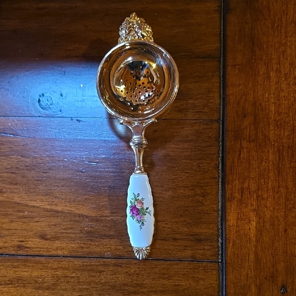 Royal Doulton Old Country Roses Tea Strainer Gold Plated 8"L